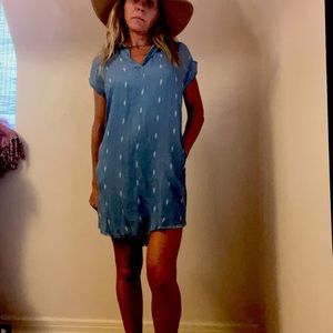 Comfy loose fitting cotton dress with pockets. Size small. Jean like blue.